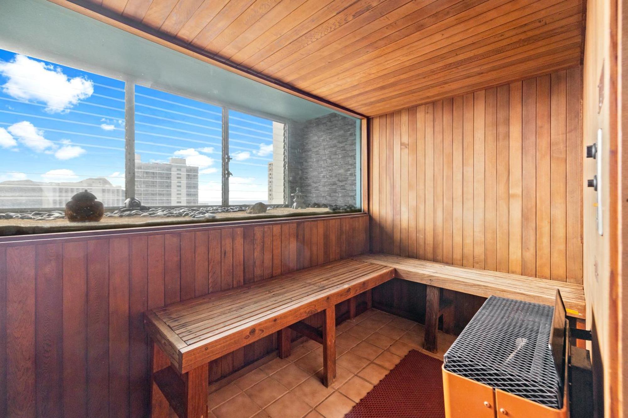 Steps To Waikiki Beach! Newly Renovated With 75" Tv Honolulu Exterior photo