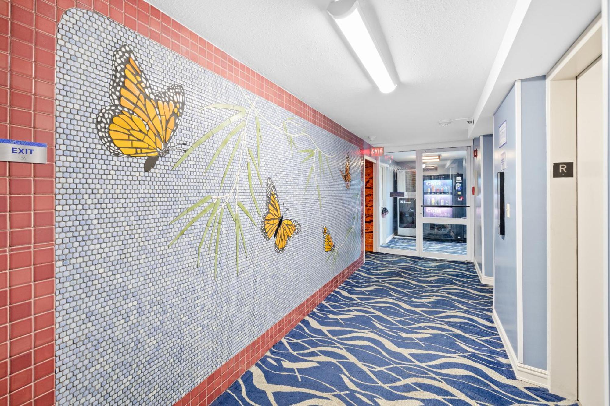 Steps To Waikiki Beach! Newly Renovated With 75" Tv Honolulu Exterior photo