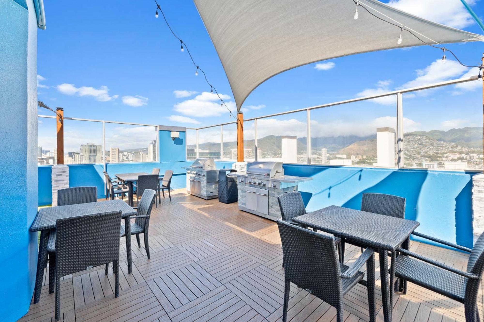 Steps To Waikiki Beach! Newly Renovated With 75" Tv Honolulu Exterior photo