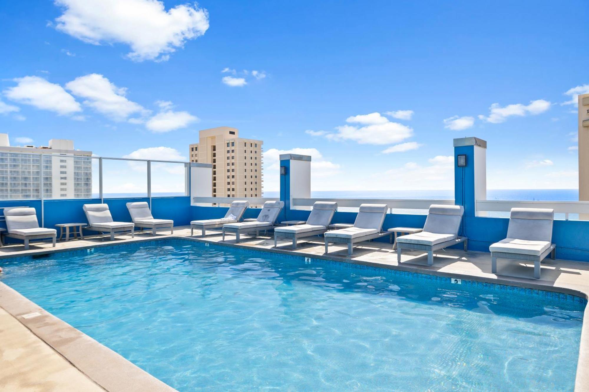Steps To Waikiki Beach! Newly Renovated With 75" Tv Honolulu Exterior photo