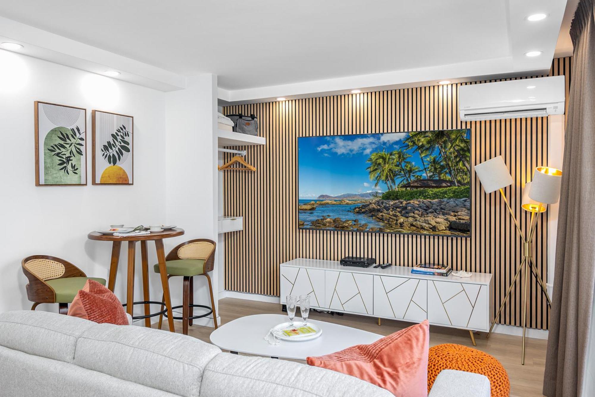 Steps To Waikiki Beach! Newly Renovated With 75" Tv Honolulu Exterior photo