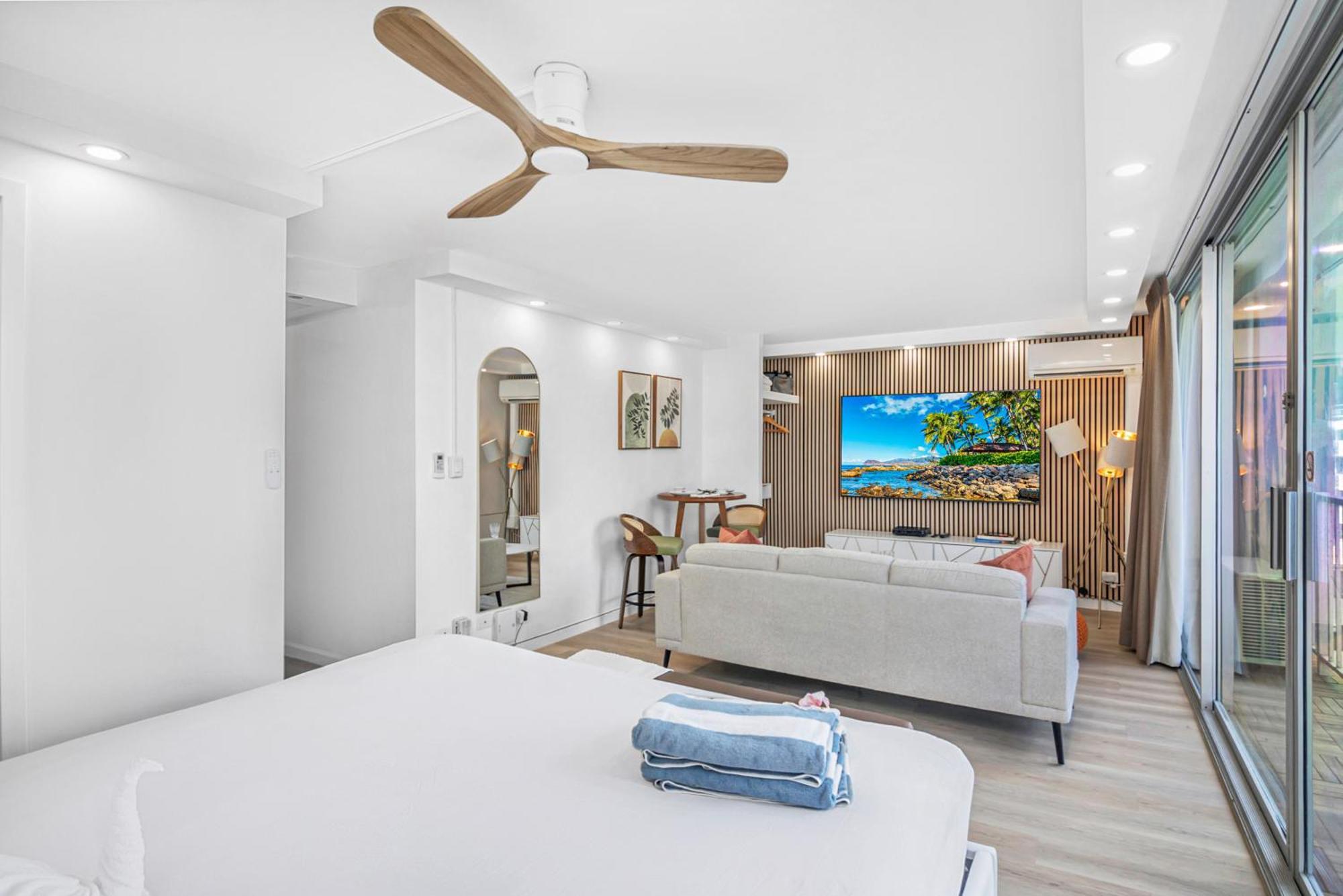 Steps To Waikiki Beach! Newly Renovated With 75" Tv Honolulu Exterior photo