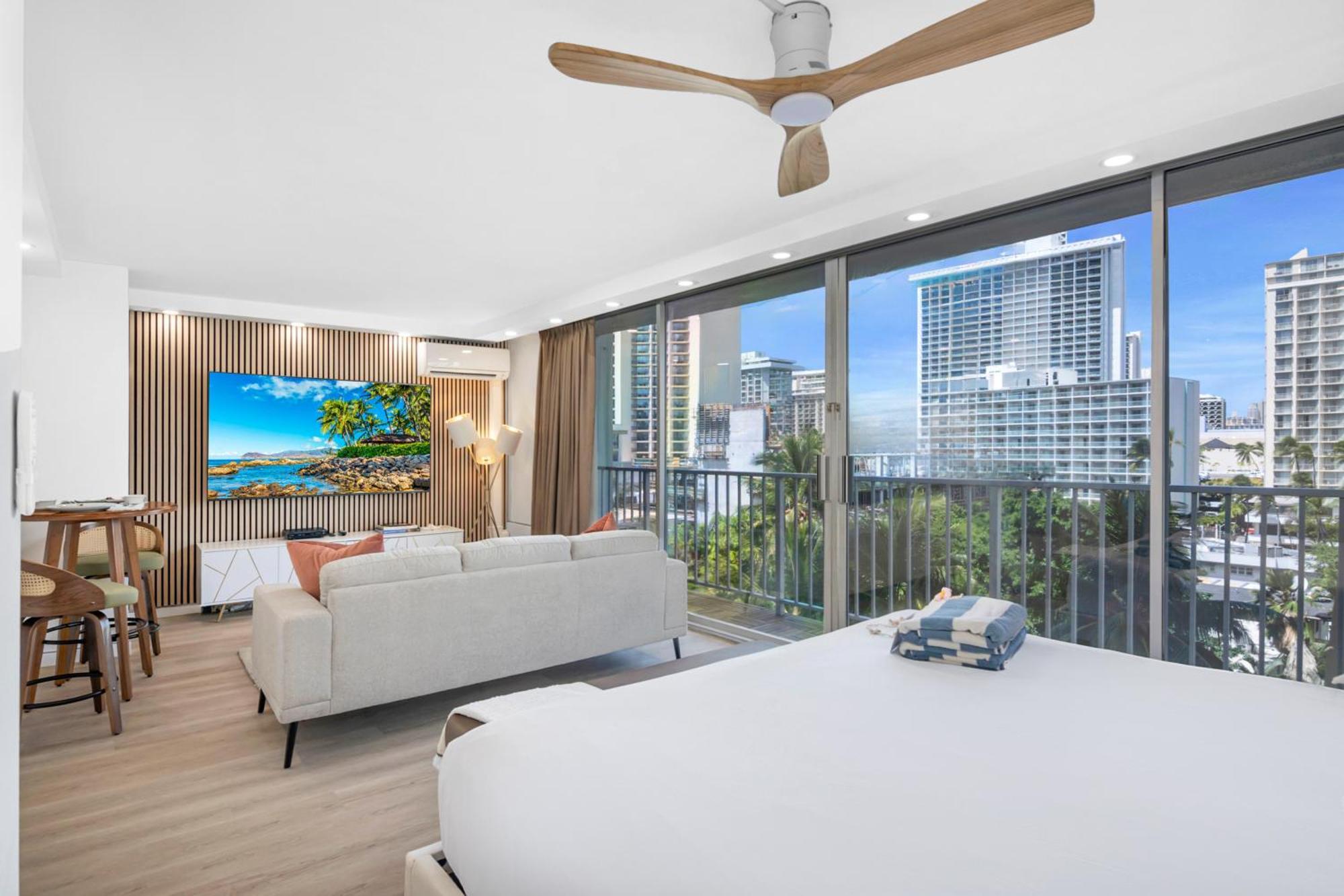 Steps To Waikiki Beach! Newly Renovated With 75" Tv Honolulu Exterior photo